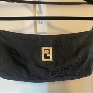 VINTAGE FENDI SHOULDER BAG. ADJUSTABLE STRAPS.